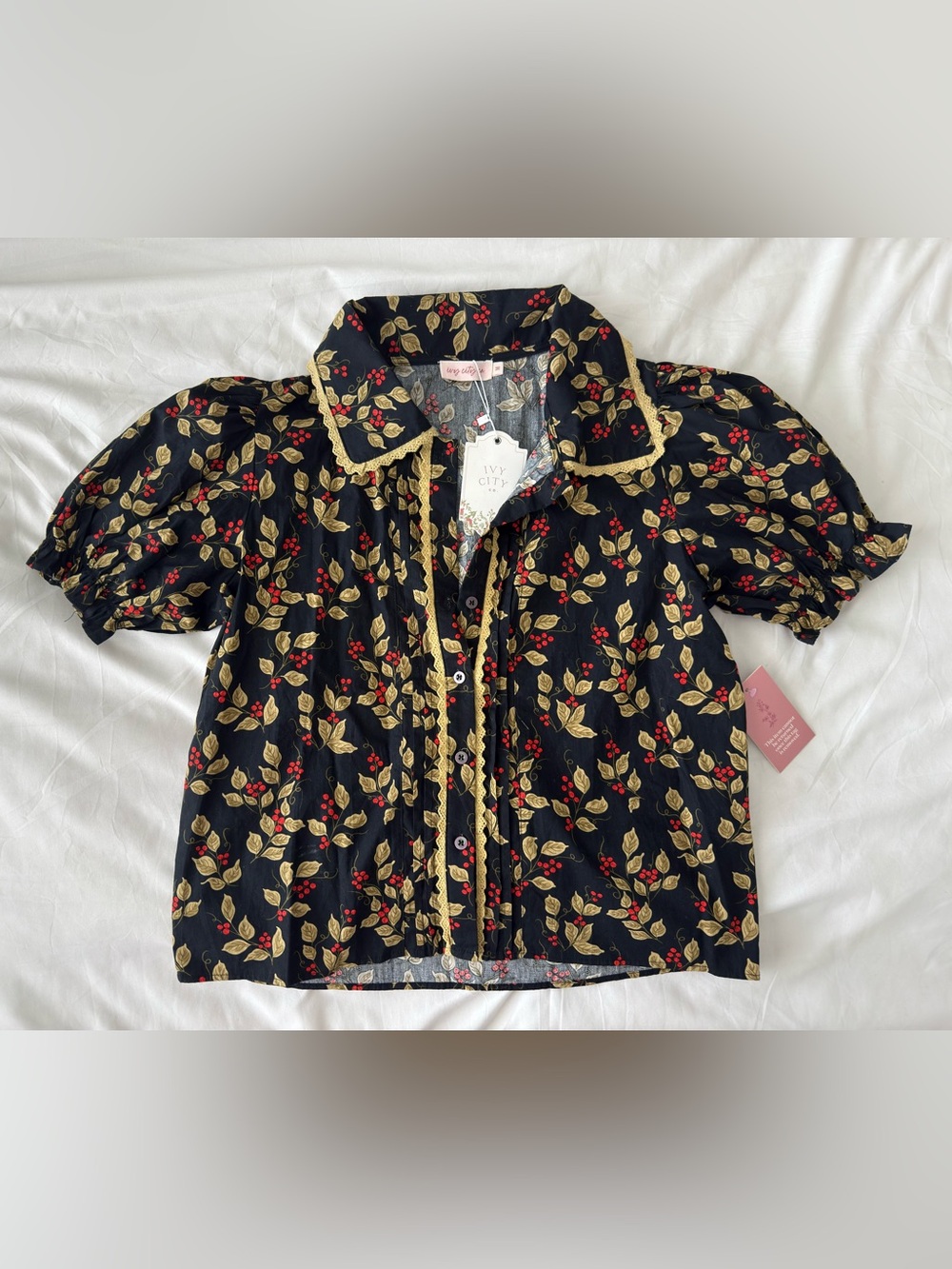 Ivy City Co Sophia Blouse Holly Berry Medium Black Button Short Sleeve Cotton - Picture 2 of 5